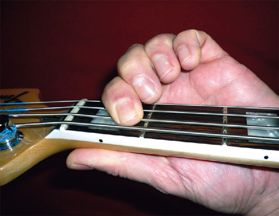 bp2_2010_mbui_fender_jb_1fret_550