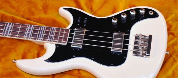 Bass Professor 4/2010. Test: Höfner HCT185