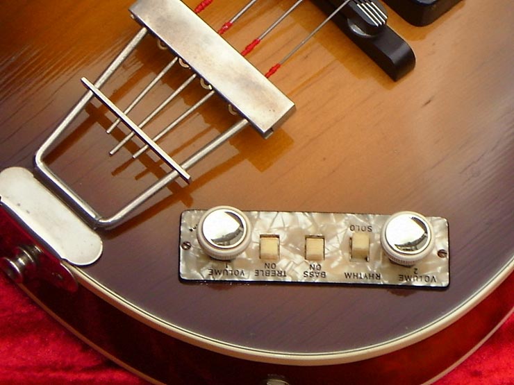 Bp4/2013 - BassMuseum Höfner 500/1 Violin Bass 1964. 