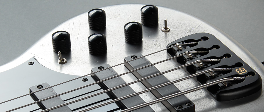 Bass Professor 1/2014, Test: CLOVER Avenger.5 Custom