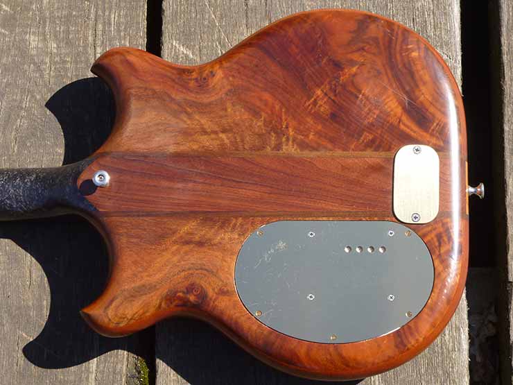 BassMuseum: Alembic Series I Short Scale LEDs Graphite Neck 1981