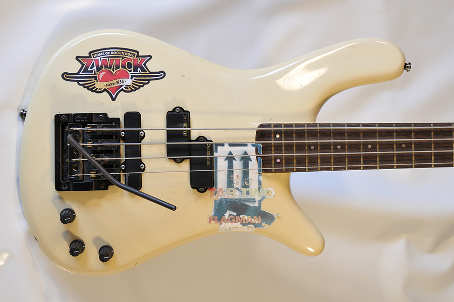 Bass Professor 4/2015, Bass Special: Warwick Hellmut Hattler