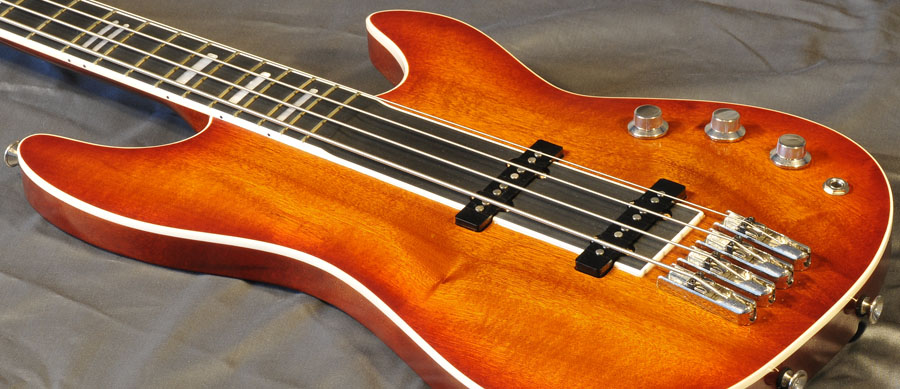 Bass Professor 4/2015, Test: HAGSTROM Northen Super Swede