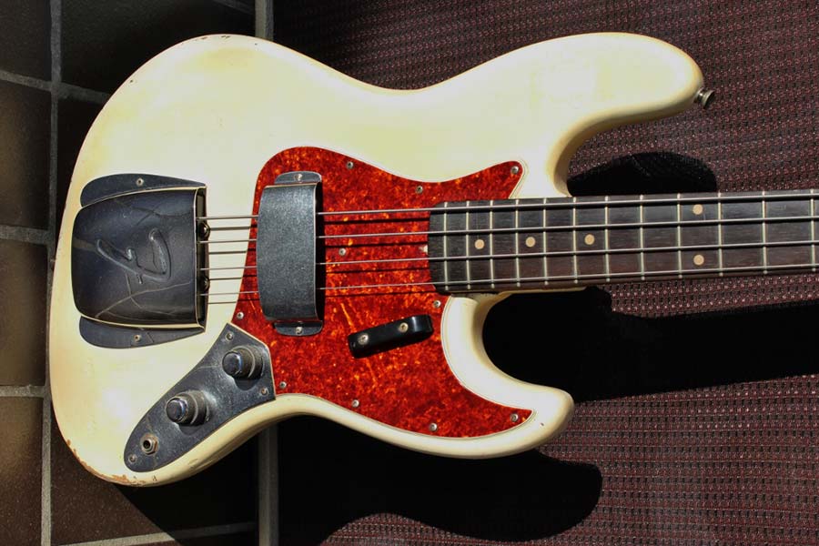 Fender 1961 Jazz Bass in Olympic white