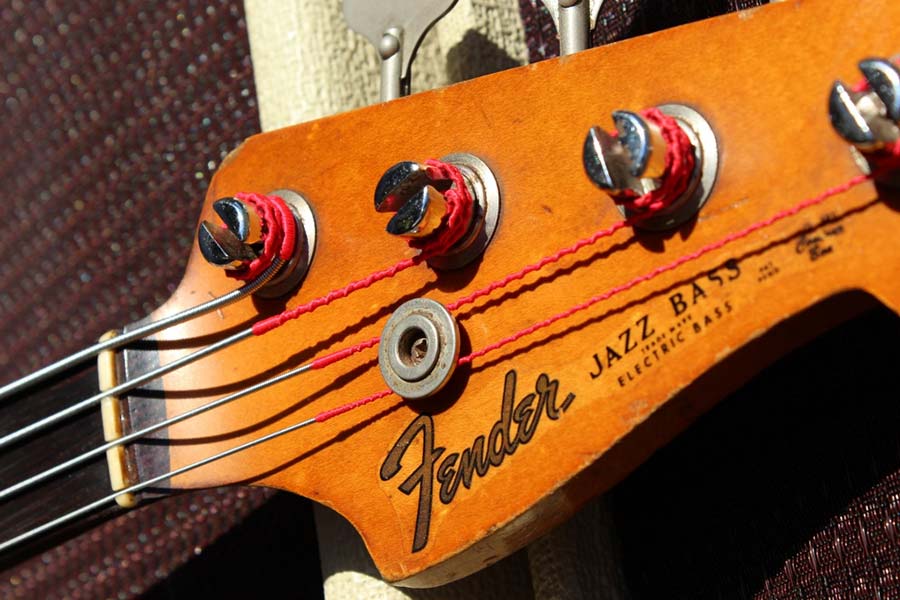 Fender 1961 Jazz Bass in Olympic white