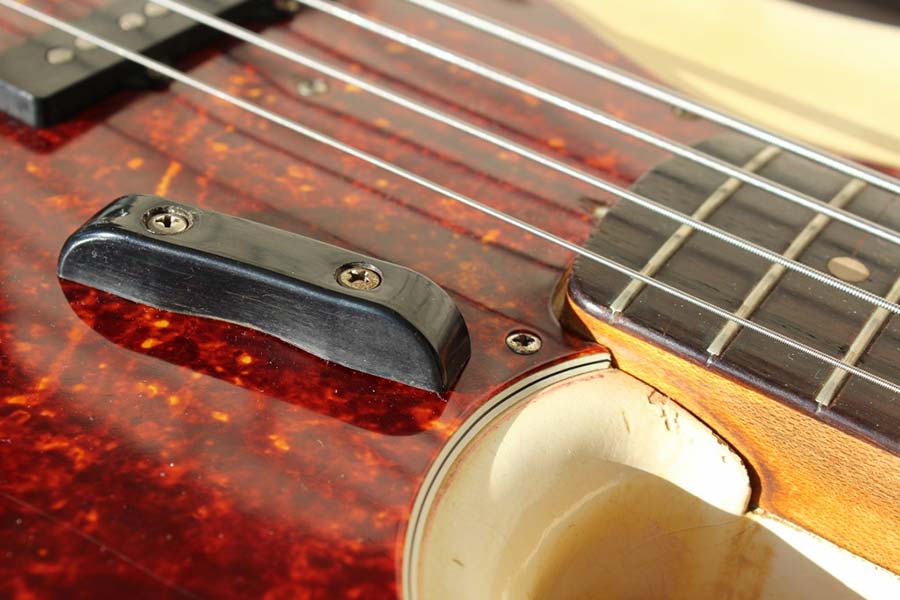 Fender 1961 Jazz Bass in Olympic white