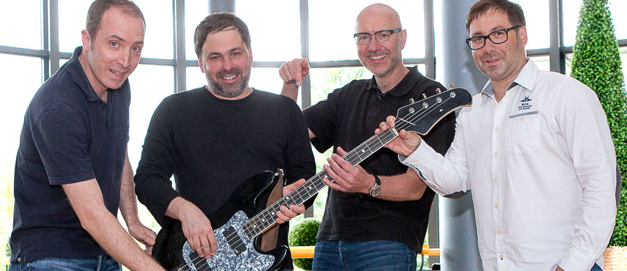 Story: Jolana Galaxis Modifikation. Bass Professor 4/2016, Ausgabe 86, Jens Ritter Story. Bass Museum Mighty Mite, Jolana, Warwick buzzard, Hellmut Hattler, Juergen Attig, Ritter Bass, Fender Elite, Fender Flea Jazz BAss, Galli, Lehle Mono, Musicman Caprice, Ritter Diamond BAss, Swarovski