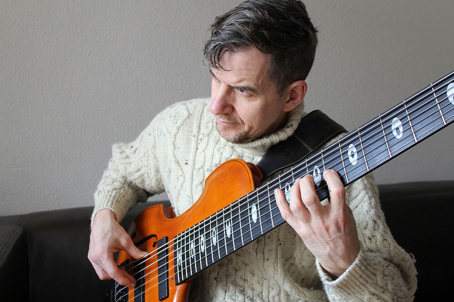 Story: Jürgen Attig (König der Löwen) Bass Professor 4/2016, Ausgabe 86, Jens Ritter Story. Bass Museum Mighty Mite, Jolana, Warwick buzzard, Hellmut Hattler, Juergen Attig, Ritter Bass, Fender Elite, Fender Flea Jazz BAss, Galli, Lehle Mono, Musicman Caprice, Ritter Diamond BAss, Swarovski