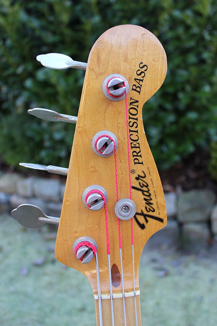Bass Professor 5/2016, Ausgabe 87. BassMuseum: Fender Precision Bässe 1972 Olympic White Fretless und Bird´s Eye Maple Neck fretted