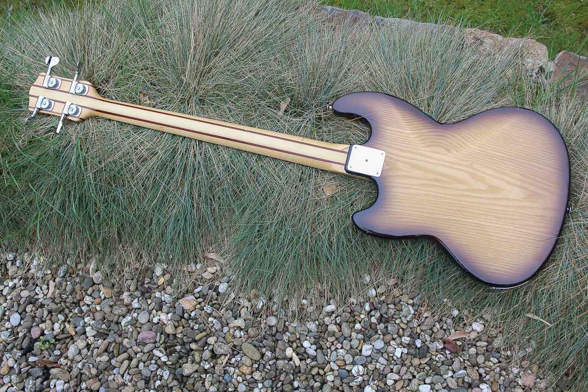 Bass Professor 2/2017 - BassMuseum: Wal Custom Bass 1981