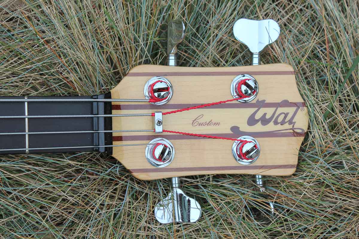 Bass Professor 2/2017 - BassMuseum: Wal Custom Bass 1981