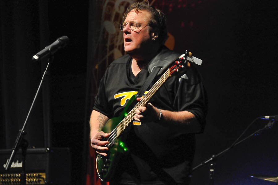 Bass Professor 2/2017;  BassSpecial: London Bass Guitar Show