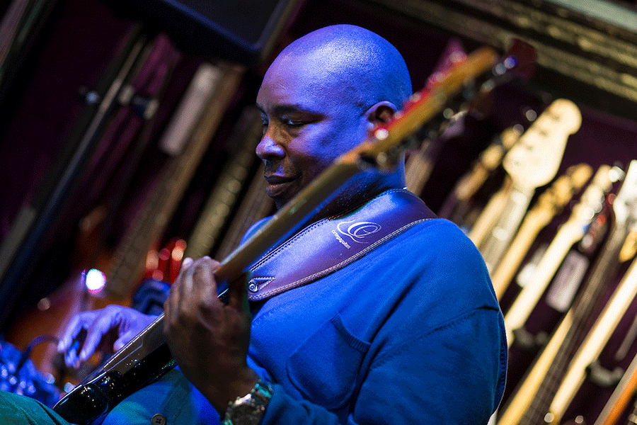 Bass Professor 5/2017, Raoul Walton Bass Professor 5/2017, Raoul Walton