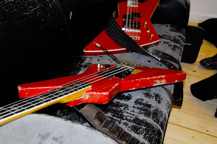 Bass Professor 1/2019, Ausgabe 97 - Bass Special: John Gallagher "Raven Zackbass"