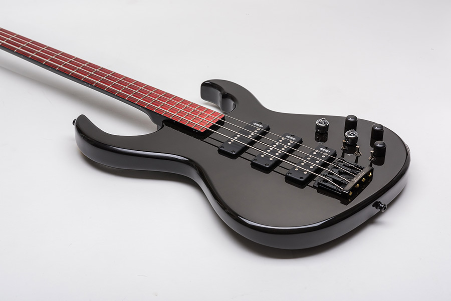 Bass Professor 1/2019, Test: LÖWENHERZ Dagger 4.3 Black Vinyl