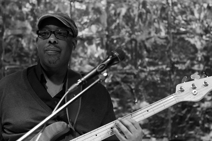 Bass Professor 6/2018 Nr. 98; Bass Professor 2/2019. Story: Raoul Walton: Das Wichtigste steht nicht in den Noten. 