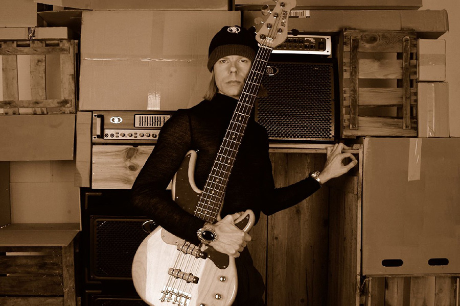Bass Professor 2/2019. Aus dem Leben eines Studiobassisten: Oliver Poschmann Bass Professor 2/2019. Aus dem Leben eines Studiobassisten: Oliver Poschmann