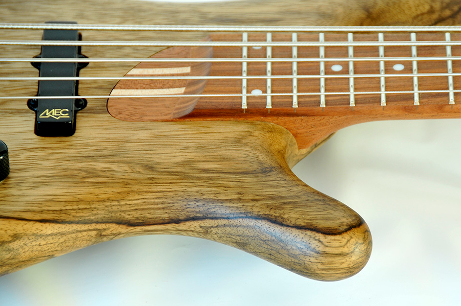 Bass Professor 2/2019, Test: FAME Baphomet II 4 - und 5 -Saiter Bass Professor 2/2019, Test: FAME Baphomet II 4 - und 5 -Saiter