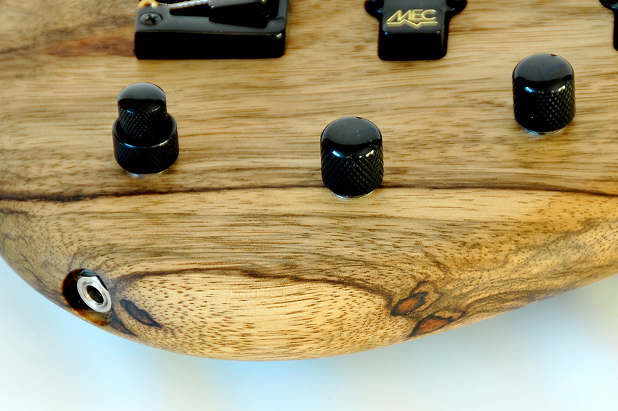 Bass Professor 2/2019, Test: FAME Baphomet II 4 - und 5 -Saiter Bass Professor 2/2019, Test: FAME Baphomet II 4 - und 5 -Saiter^