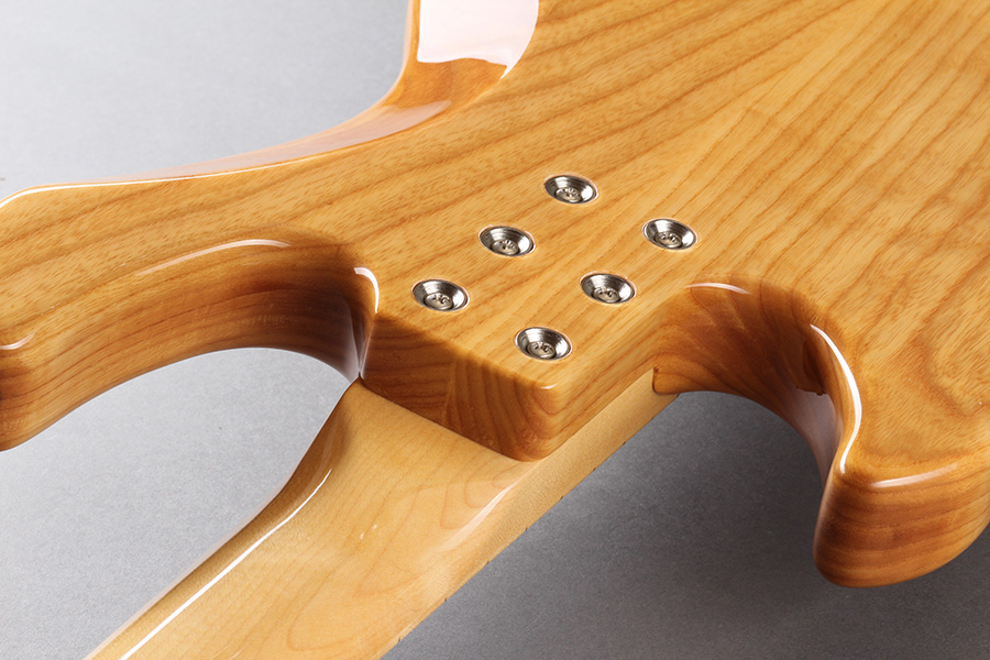 Bass Professor 2/2019, Test: G&L CLF RESEARCH L-1000
