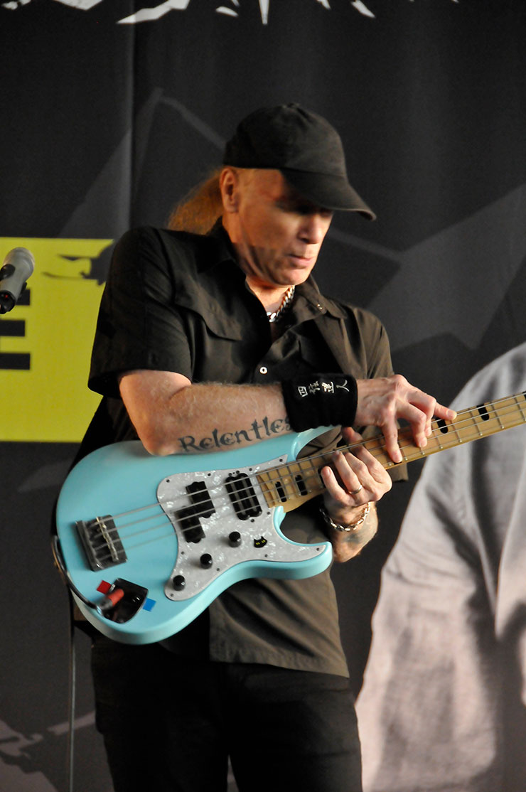 Bass Professor 3/2019 - Ausgabe 99; Bass Professor; Guitar Summit; Roland Kaschube; Lexxi Foxx; Lisa Wulff; Oliver Lang; Achim Seifert; Bert Gerecht; Guitar Summit; Marleaux; BassMuseum; Wal JG Custom; Elyra Slapcool; Jozsi Lak; Selma 6 String Multiscale; RockBoard; Jens Gears; Rolf Sander