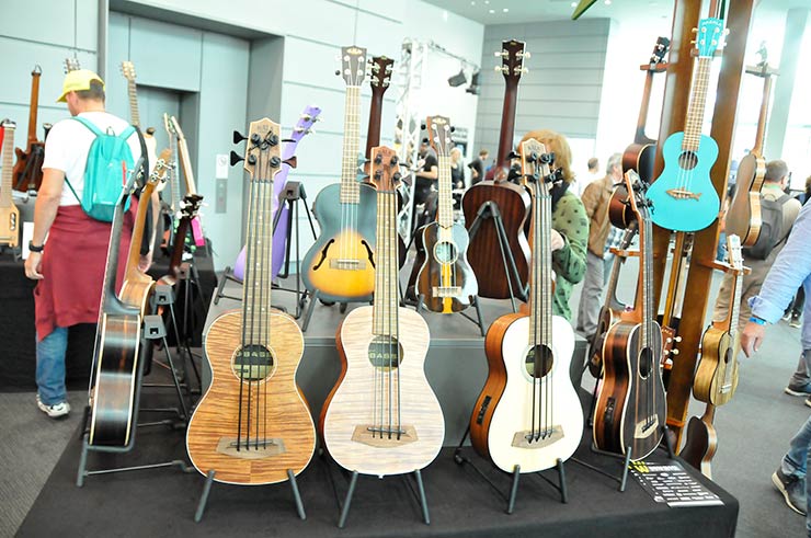 Bass Professor 3/2019 - Ausgabe 99; Bass Professor; Guitar Summit; Roland Kaschube; Lexxi Foxx; Lisa Wulff; Oliver Lang; Achim Seifert; Bert Gerecht; Guitar Summit; Marleaux; BassMuseum; Wal JG Custom; Elyra Slapcool; Jozsi Lak; Selma 6 String Multiscale; RockBoard; Jens Gears; Rolf Sander