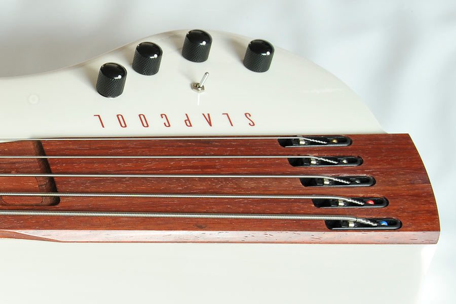 Test: ELYRA GUITARS: Slapcool