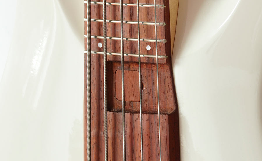Test: ELYRA GUITARS: Slapcool
