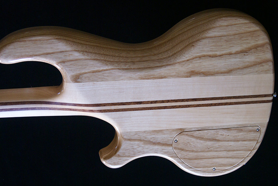 Bass Professor 4/2019 - Ausgabe 100; Test: Hot Wire Inlaw 424 NT Mapa