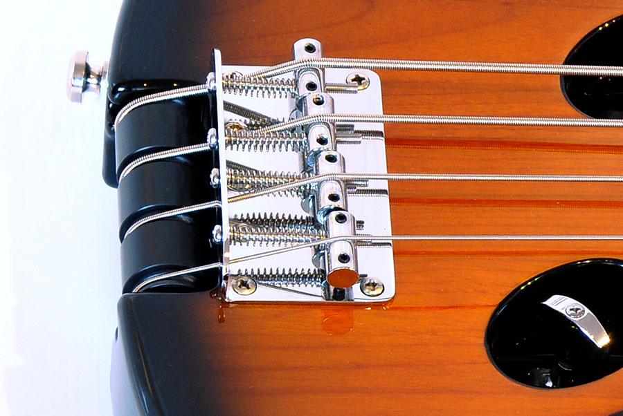 Bass Professor 4/2019, Ausgabe 100. Test: Traveler Guitar TB 4P Sunburst 