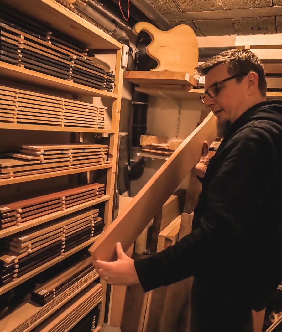 Bass professor 1/2020. Bassbauer im Gespräch: Marc Schroth "Nature-Shock Instruments"