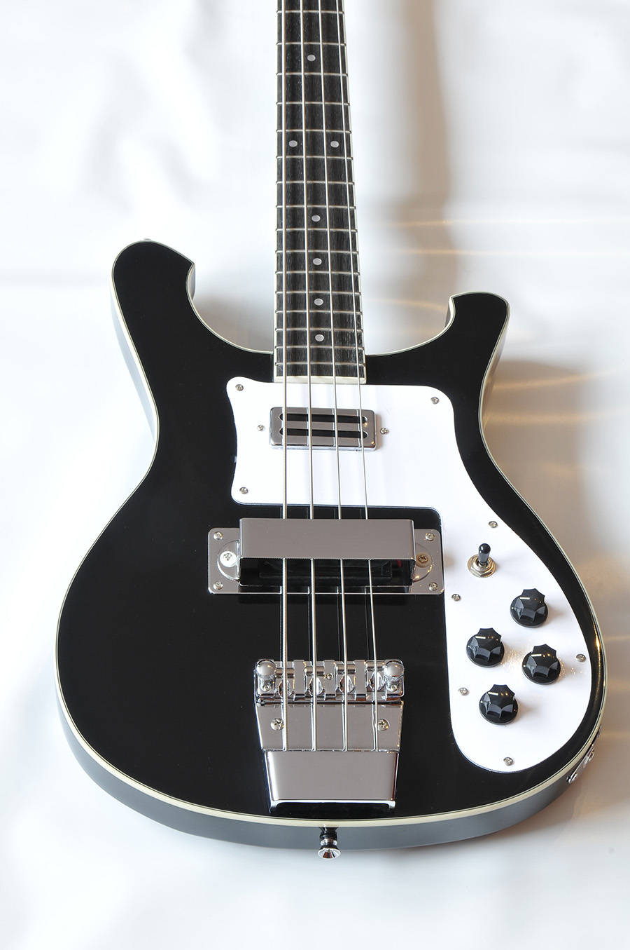Bass Professor 3/2020. Ausgabe 103. Test: Harley Benton RB-414 Classic Series