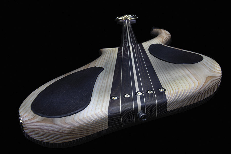 Bass Professor 23/2020, Ausgabe 103. Test: Rabenberger Hornbass 5