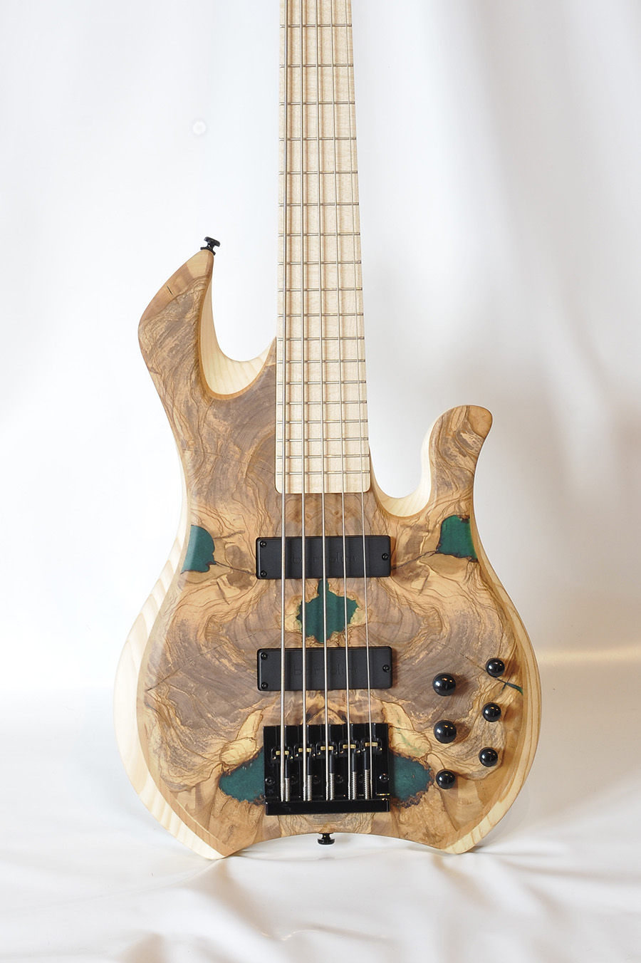 Bass Professor 1/2021. Test: Markbass Kilimanjaro F1 5 Oliv und Kimandu Modern Black 5