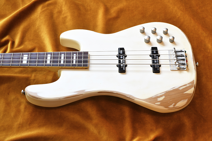 Bass Professor 2/2021, Test: Markbass JP White Battered 4 VG RW Bass Professor 2/2021, Test: Markbass JP White Battered 4 VG RW
