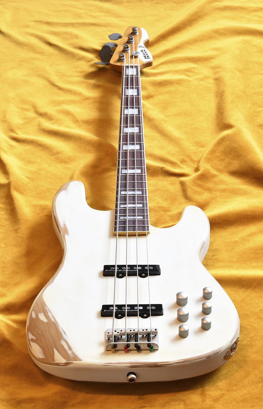 Bass Professor 2/2021, Test: Markbass JP White Battered 4 VG RW Bass Professor 2/2021, Test: Markbass JP White Battered 4 VG RW