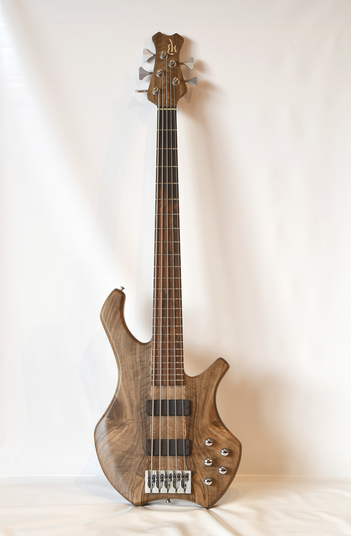 Bass Professor 2/2022, Test: Magnus Guitars Penta-Head 5