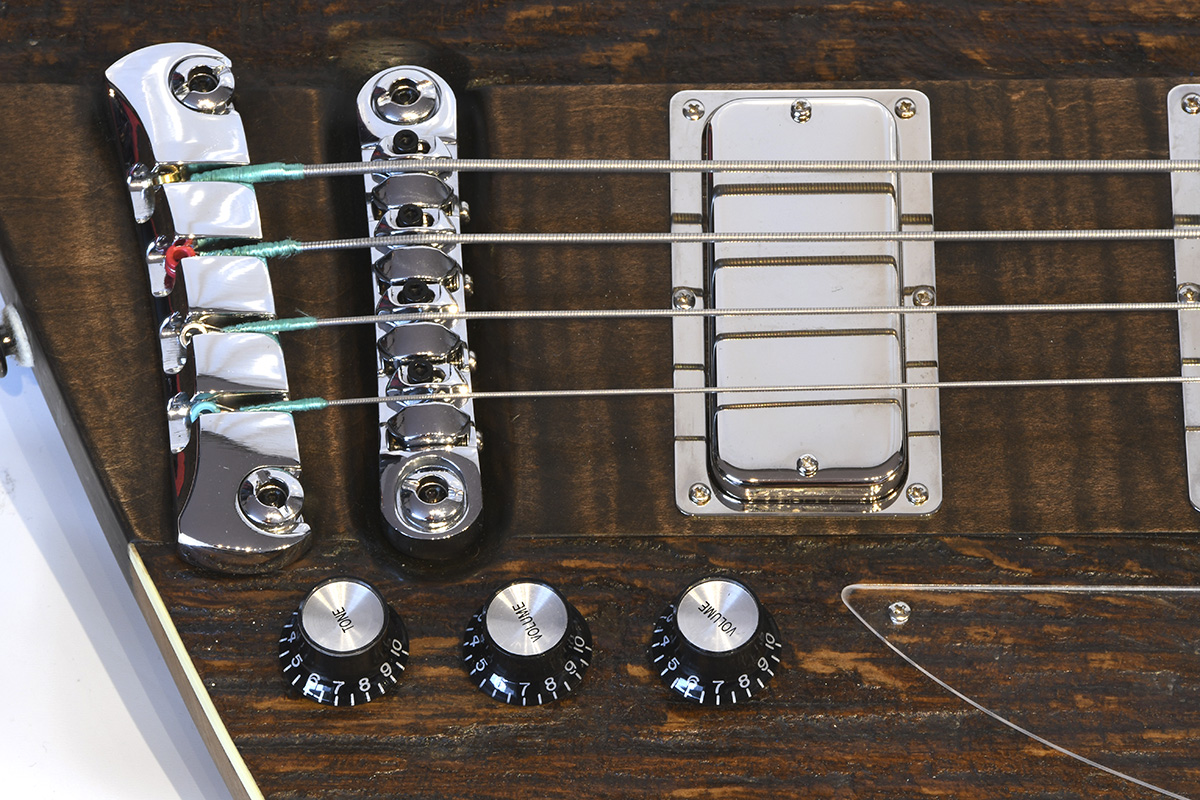 Bass Professor 2/2022, Test: Rabenberger Church Bird Le Merle 750